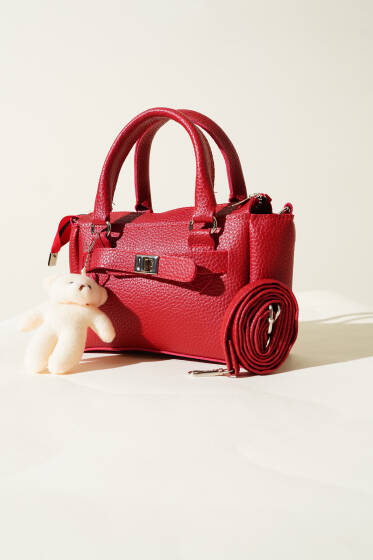 Ayıcık Aksesuarlı Fermuarlı Çanta Kırmızı - Kol Çantası