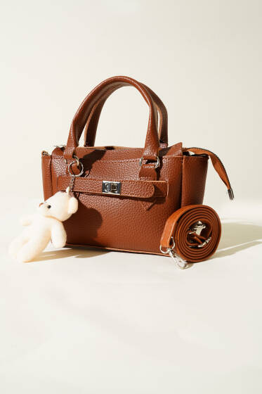 Ayıcık Aksesuarlı Fermuarlı Çanta Taba - Kol Çantası