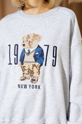 Ayıcık Nakışlı New York Üç İplik Sweatshirt Gri - Kadın Giyim Modelleri