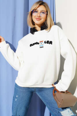 Ayıcıklı Üç İplik Gömlek Yaka Sweatshirt Ekru - Kadın Giyim Modelleri