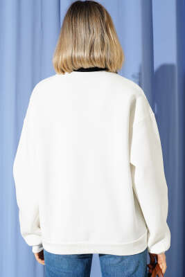 Ayıcıklı Üç İplik Gömlek Yaka Sweatshirt Ekru - Kadın Giyim Modelleri