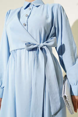 Bağlamalı Yarım Taş Düğmeli Elbise Buz Mavisi - Tesettür Elbise