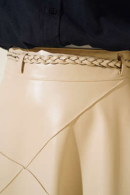 Baklava Desenli Kemerli Deri Etek Bej - Uzun Etek