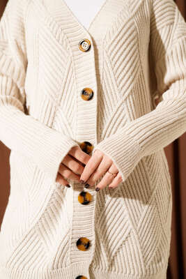 Baklava Kabartmalı Düğmeli Triko Hırka Taş - Hırka