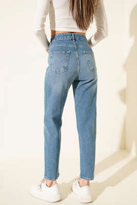 Baklava Taşlı Mom Jeans Pantolon Açık Mavi - Kadın Giyim Modelleri
