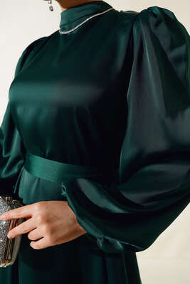 Balon Kol Kuşaklı Saten Elbise Zümrüt - Tesettür Elbise