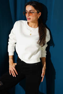 Basic Bisiklet Yaka Üç İp Sweatshirt Ekru - Kadın Giyim Modelleri