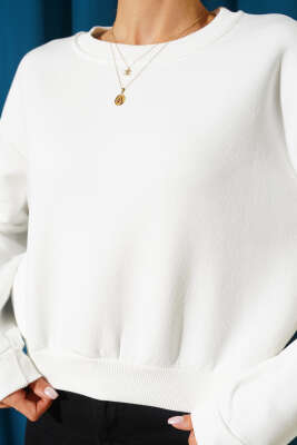 Basic Bisiklet Yaka Üç İp Sweatshirt Ekru - Kadın Giyim Modelleri