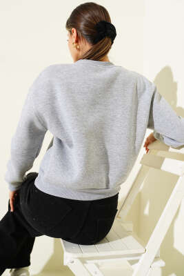 Basic Bisiklet Yaka Üç İp Sweatshirt Gri - Kadın Giyim Modelleri