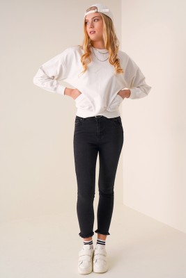 Basic Model Cepli Beyaz Sweatshirt - Kadın Giyim Modelleri