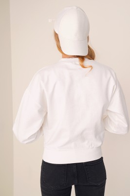 Basic Model Cepli Beyaz Sweatshirt - Kadın Giyim Modelleri
