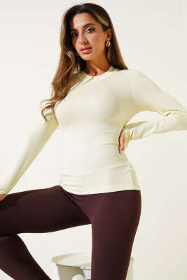 Basic Parmak Geçirme Detaylı Bluz Sarı - Yılın Fırsatı