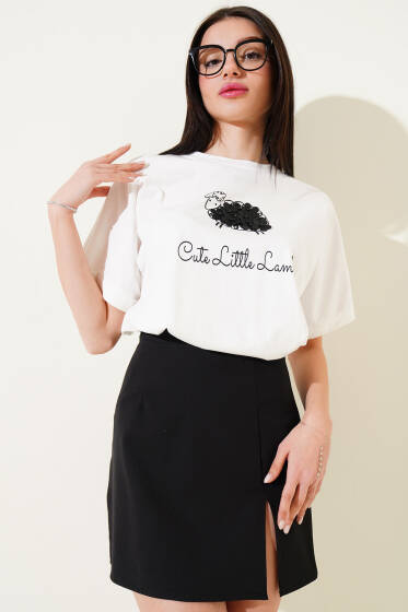 Baskılı Çiçek İşlemeli T-shirt Ekru - Yeni Giyim