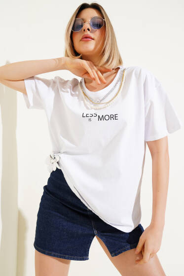 Baskılı Kolyeli T-shirt Beyaz - Yılın Fırsatı