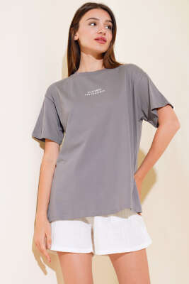 Baskılı Yan Yırtmaçlı T-shirt Antrasıt - Kadın Giyim Modelleri