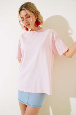 Baskılı Yan Yırtmaçlı T-shirt Pudra - Kadın Giyim Modelleri