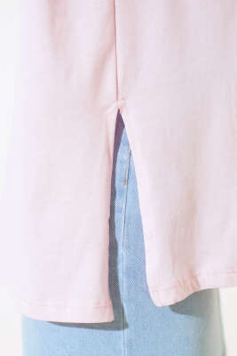 Baskılı Yan Yırtmaçlı T-shirt Pudra - Kadın Giyim Modelleri