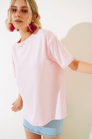 Baskılı Yan Yırtmaçlı T-shirt Pudra - Yeni Giyim