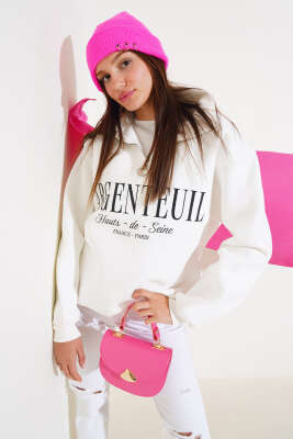 Baskılı Yarım Fermuarlı Üç İplik Sweatshirt Ekru - Kadın Giyim Modelleri