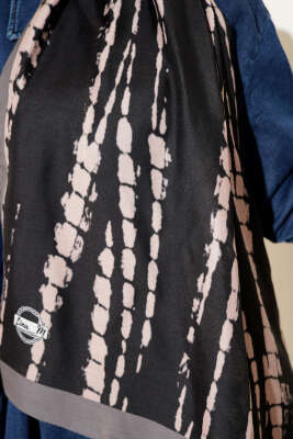 Batik Akış Çizgili Soft Şal Siyah Füme - Başörtüsü