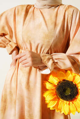 Batik Desen Bel Lastikli Elbise Yağ Yeşili - Tesettür Elbise