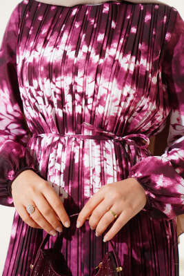 Batik Desen Pileli Kuşaklı Elbise Bordo - Tesettür Elbise