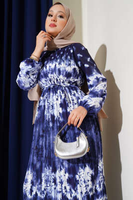 Batik Desen Pileli Kuşaklı Elbise Lacivert - Tesettür Elbise
