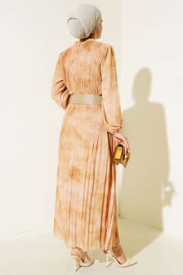 Batik Desen Pileli Şifon Elbise Yağ Yeşili - Tesettür Elbise