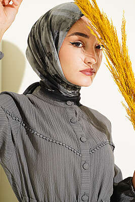 Batik Desenli Soft Eşarp Siyah Füme - SİNEM EŞARP