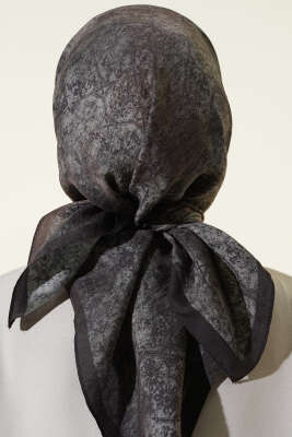 Batik Motifli Modal Eşarp Siyah - Başörtüsü