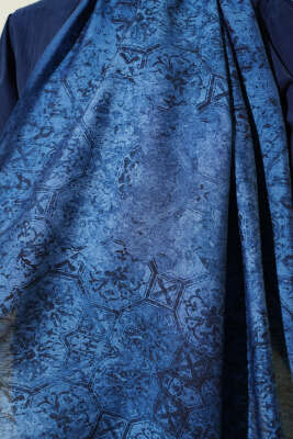 Batik Motifli Modal Şal İndigo - Başörtüsü