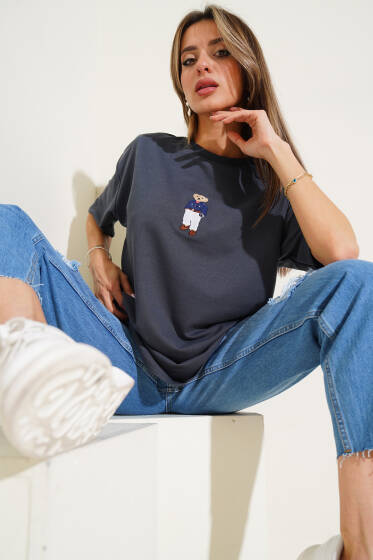 Bear Nakışlı T-shirt Füme - Kadın Giyim Modelleri