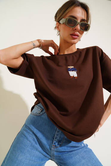 Bear Nakışlı T-shirt Kahve - Kadın Giyim Modelleri