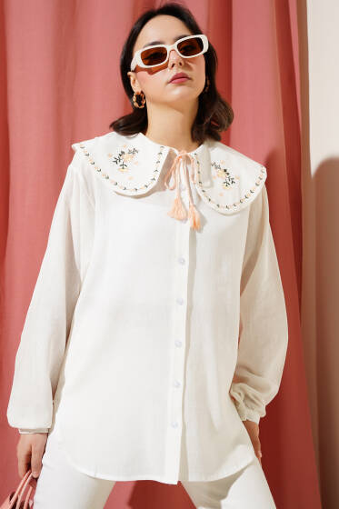 Bebe Yaka Çiçek Nakışlı Gömlek Ekru - Gömlek