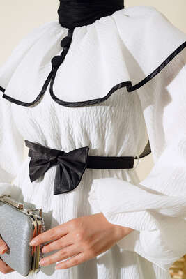 Bebe Yaka Fiyonklu Elbise Ekru - Tesettür Elbise