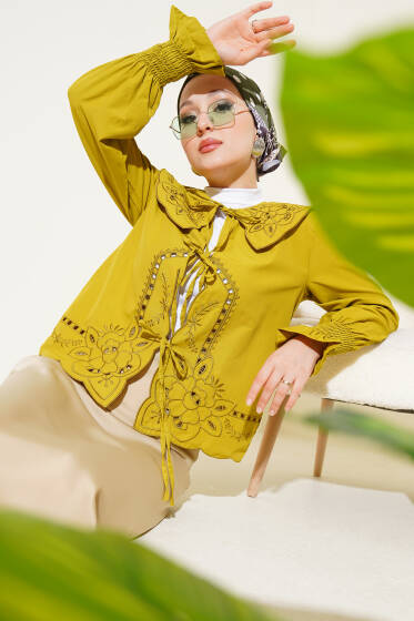 Bebe Yaka Nakışlı Bağlamalı Bluz Yağ Yeşili - Bluz