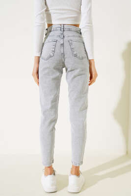 Bel Düğmeli Mom Friend Kot Pantolon Kar Açık - Kadın Giyim Modelleri