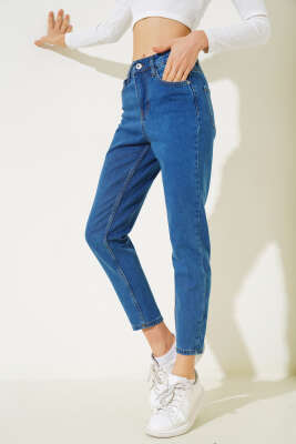 Bel Düğmeli Mom Friend Kot Pantolon Kot Mavisi - Kadın Giyim Modelleri