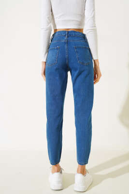 Bel Düğmeli Mom Friend Kot Pantolon Kot Mavisi - Kadın Giyim Modelleri