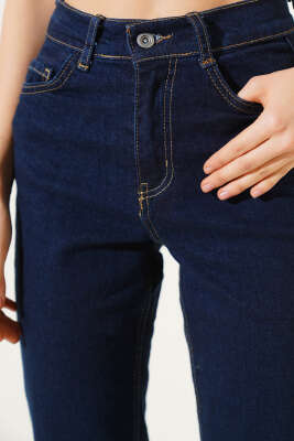 Bel Düğmeli Mom Friend Kot Pantolon Koyu Mavi - Kadın Giyim Modelleri