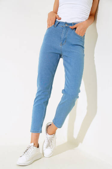 Bel Düğmeli Mom Friend Kot Pantolon Mavi - Kadın Giyim Modelleri
