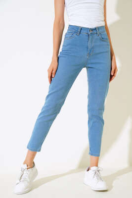 Bel Düğmeli Mom Friend Kot Pantolon Mavi - Kadın Giyim Modelleri