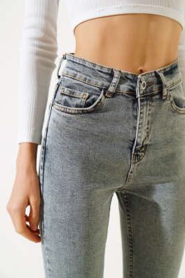 Bel Düğmeli Mom Friend Kot Pantolon Yeşil Tint - Kadın Giyim Modelleri