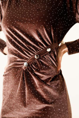 Bel Düğmeli Taşlı Midi Kadife Elbise Kahve - Günün Seçilenleri