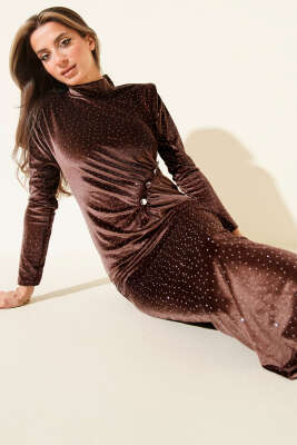 Bel Düğmeli Taşlı Midi Kadife Elbise Kahve 