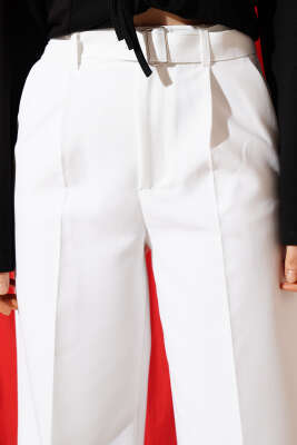 Bel Kemerli Pileli Salaş Pantolon Beyaz - Kadın Giyim Modelleri