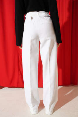 Bel Kemerli Pileli Salaş Pantolon Beyaz - Kadın Giyim Modelleri