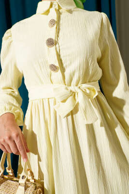 Bel Kuşaklı Krinkıl Elbise Sarı - Tesettür Elbise