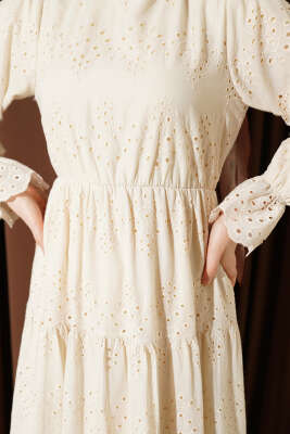 Bel Lastikli Brodeli Elbise Bej - Elbise