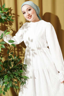 Bel Lastikli Brodeli Elbise Beyaz - Elbise